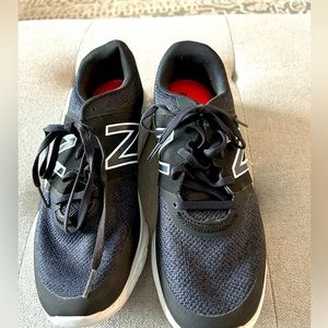 ⭐️Excellent Condition ⭐️New Balance ⭐️365 Cush Memory Sole⭐️Size 10⭐️